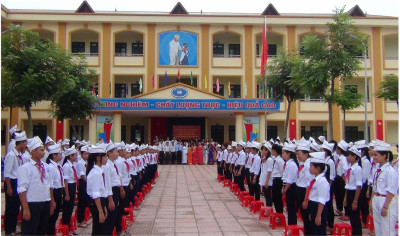Tháng 6/2017 tuy hoa Phượng đã nở nhưng sân trường của trường THCS Biên Giang vẫn xanh sạch đẹp vì có bàn tay chăm sóc thường xuyên của CBCNV và HS nhà trường